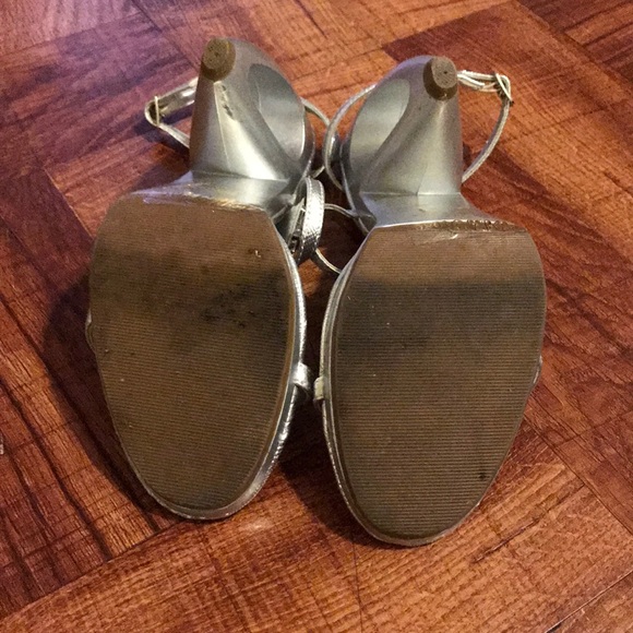 🌹Wild Rose🌹 Silver Lizard Metallic PVC - Picture 5 of 6